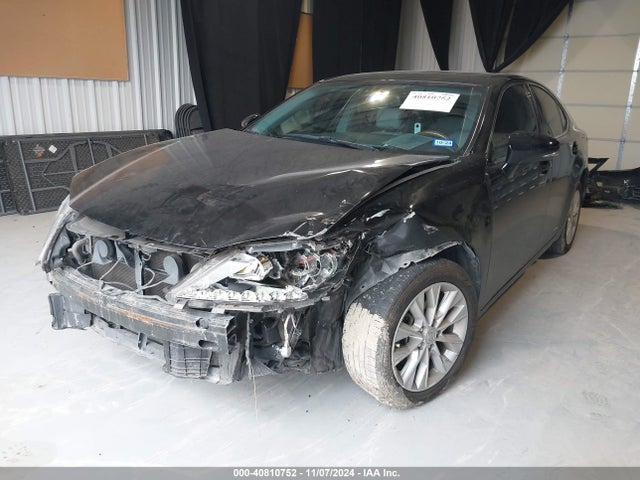 JTHBW1GG1F2077665 Lexus ES 300H
