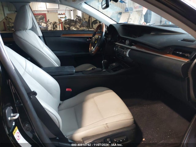JTHBW1GG1F2077665 Lexus ES 300H