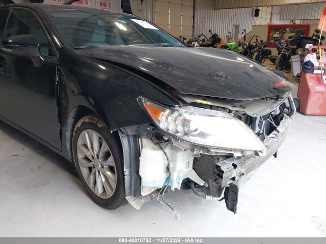 JTHBW1GG1F2077665 Lexus ES 300H