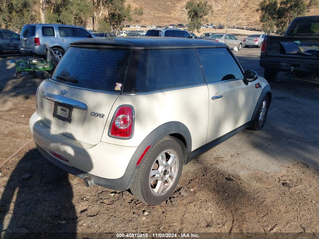 2012 MINI COOPER WMWSU3C56CT256262 Photo 3