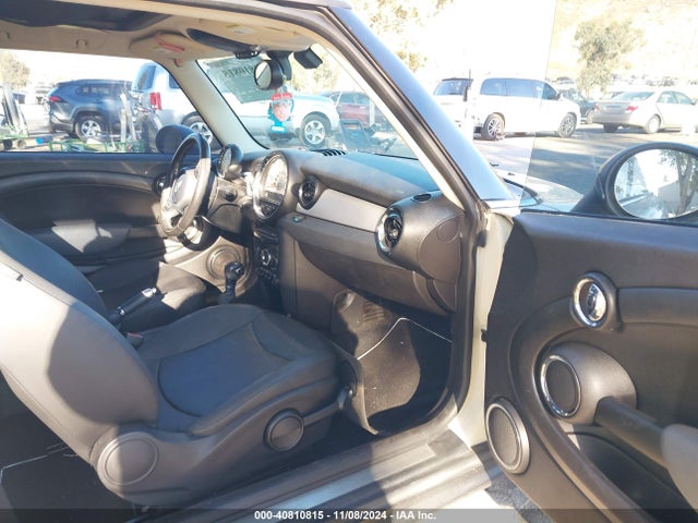 2012 MINI COOPER WMWSU3C56CT256262 Photo 4