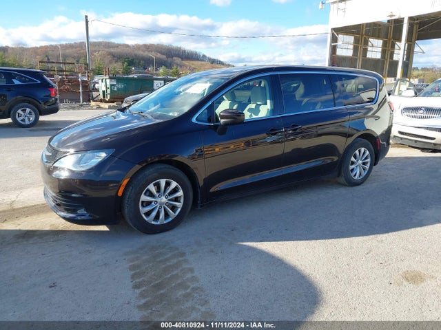2C4RC1DG6HR529420 Chrysler Pacifica Touring