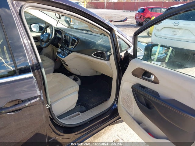 2C4RC1DG6HR529420 Chrysler Pacifica Touring