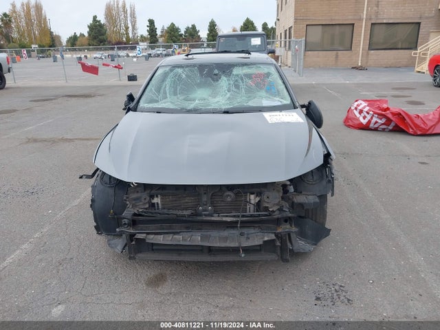 3VWE57BU5KM040135 Volkswagen Jetta 1.4t Sel