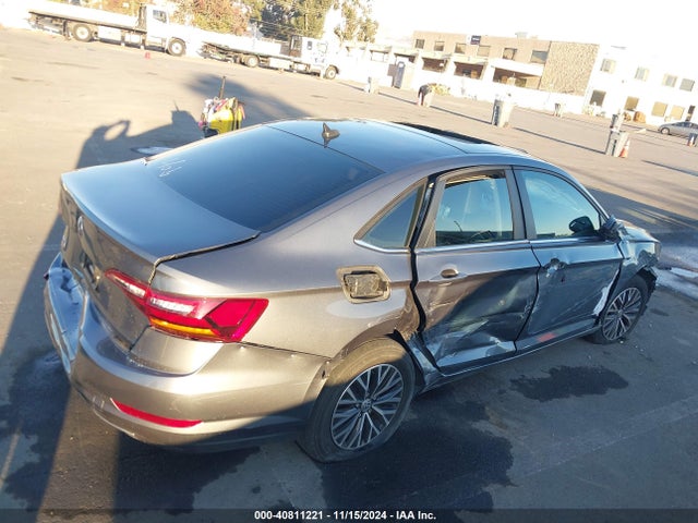 3VWE57BU5KM040135 Volkswagen Jetta 1.4t Sel