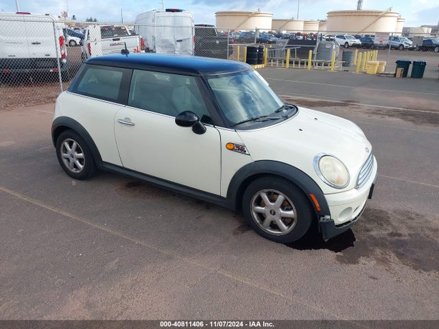 2010 MINI COOPER WMWMF3C54ATZ63604 Photo 0