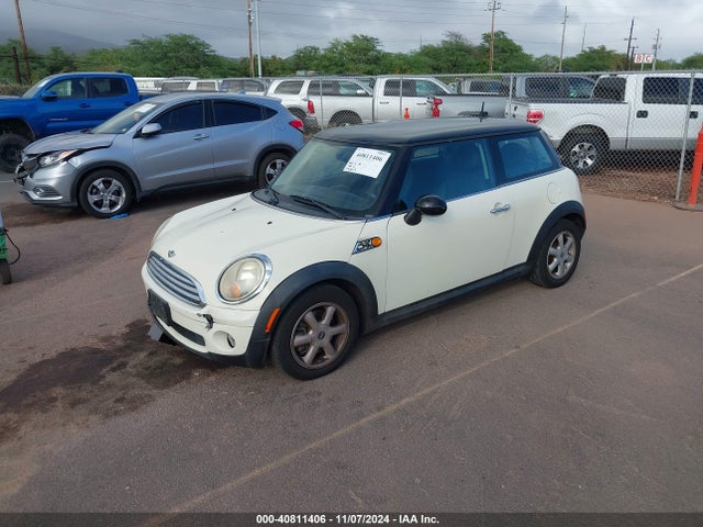 2010 MINI COOPER WMWMF3C54ATZ63604 Photo 1