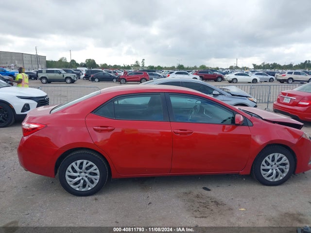 Toyota COROLLA LE 2018 5YFBURHE5JP847296 Image 13