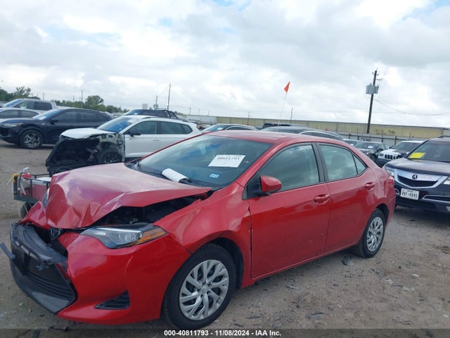 Toyota COROLLA LE 2018 5YFBURHE5JP847296 Image 2