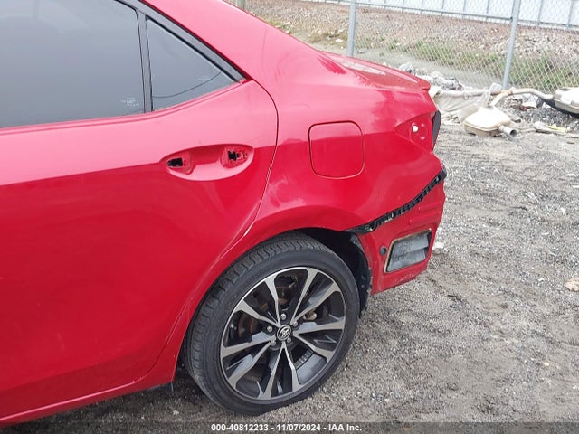 Toyota COROLLA SE 2018 5YFBURHE3JP800185 Image 18