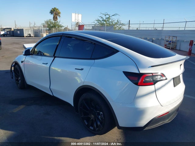 2023 TESLA MODEL Y 7SAYGDEEXPA126856 Photo 2