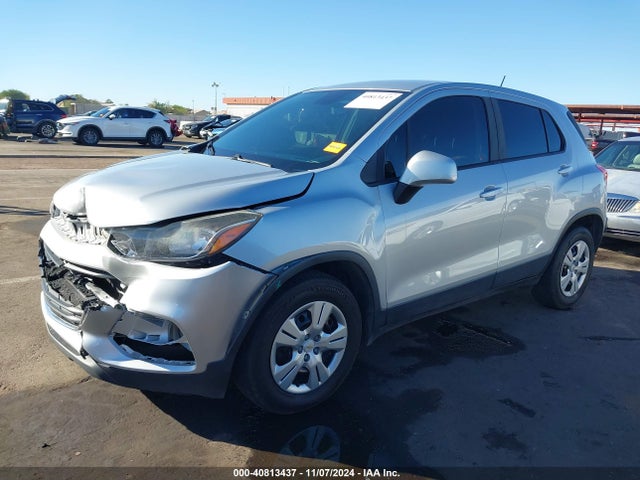 Chevrolet TRAX LS 2017 3GNCJKSB1HL203554 Image 2