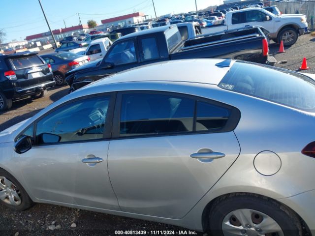 3KPFK4A75JE170368 KIA FORTE LX