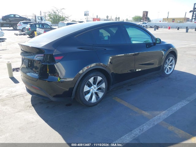 2023 TESLA MODEL Y 7SAYGAEE8PF769580 Photo 3