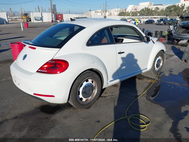 3VWF17AT2FM604838 Volkswagen 2015