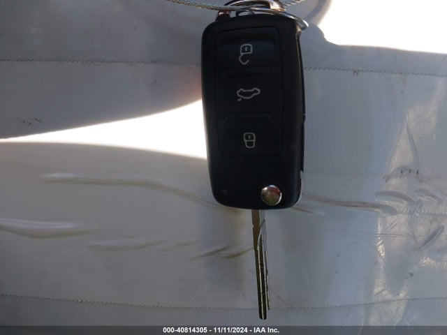WVGAV7AX4JK001373 Volkswagen Tiguan Limited 2.0t