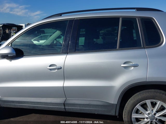 WVGAV7AX4JK001373 Volkswagen Tiguan Limited 2.0t