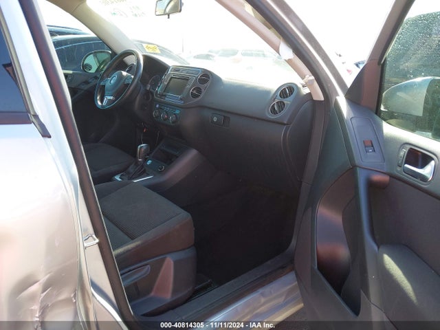 WVGAV7AX4JK001373 Volkswagen Tiguan Limited 2.0t