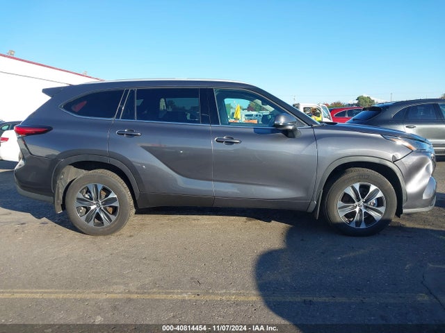 Toyota Highlander Xle 2022 5TDHZRBH6NS580892 Image 13