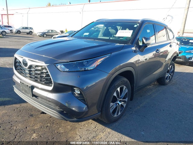 Toyota Highlander Xle 2022 5TDHZRBH6NS580892 Image 2