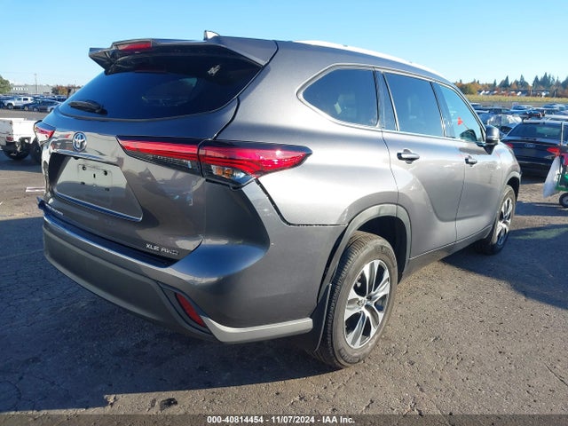 Toyota Highlander Xle 2022 5TDHZRBH6NS580892 Image 4