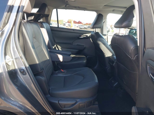 Toyota Highlander Xle 2022 5TDHZRBH6NS580892 Image 8