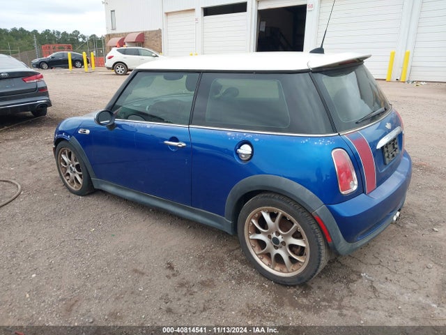2006 MINI COOPER S WMWRE33576TJ35093 Photo 2