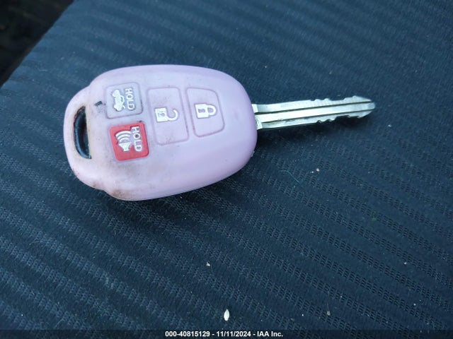 Toyota RAV4 LE 2017 2T3ZFREVXHW331609 Image 11