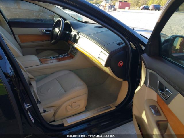 2010 JAGUAR XF SAJWA0FA9AHR67055 Photo 4