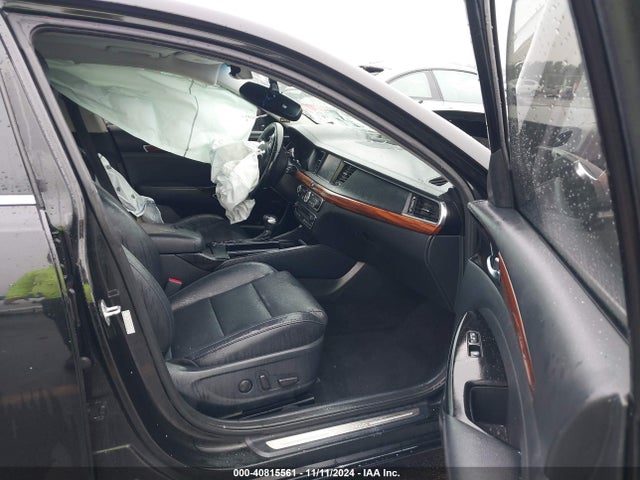KNALC4J11H5069102 KIA Cadenza Technology