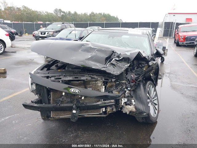 KNALC4J11H5069102 KIA Cadenza Technology