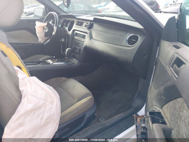 1ZVBP8EM3E5220173 Ford Mustang V6