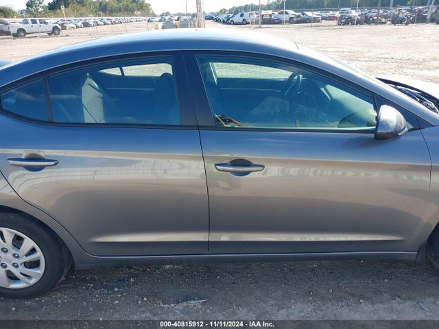 Hyundai ELANTRA SE 2020 5NPD74LF1LH512927 Image 13