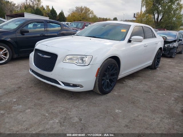 2C3CCAAG9JH121133 Chrysler 300 Touring L