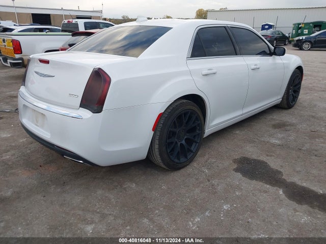 2C3CCAAG9JH121133 Chrysler 300 Touring L