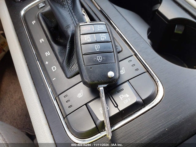 KIA SEDONA LX 2016 KNDMB5C18G6119547 Image 11