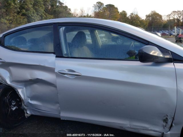 5NPDH4AE3GH665872 Hyundai ELANTRA SE
