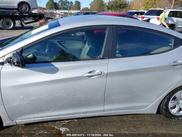 5NPDH4AE3GH665872 Hyundai ELANTRA SE