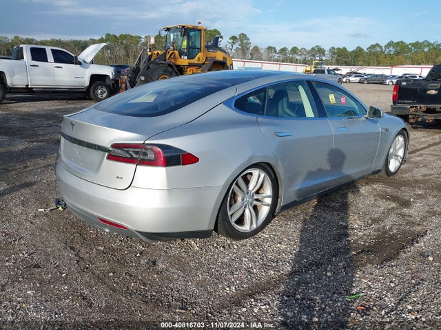 2013 TESLA MODEL S 5YJSA1DN0DFP05471 Photo 3