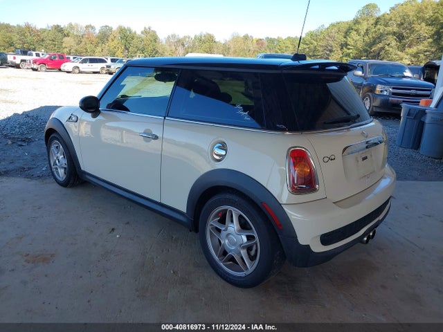 2008 MINI COOPER S WMWMF73578TT88254 Photo 2