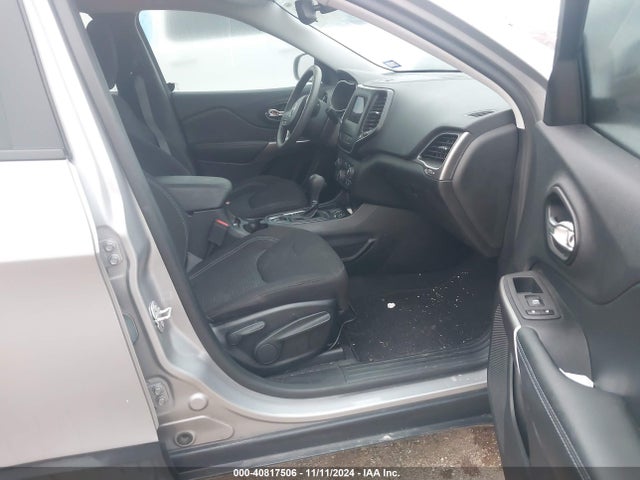 1C4PJLCB9MD155588 Jeep Cherokee Latitude Fwd