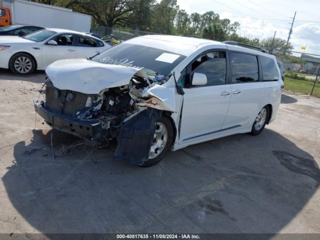 5TDXK3DC4FS678965 Toyota Sienna Se 8 Passenger
