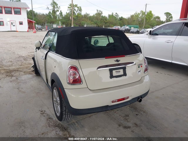 2011 MINI COOPER WMWZN3C53BTZ78038 Photo 2