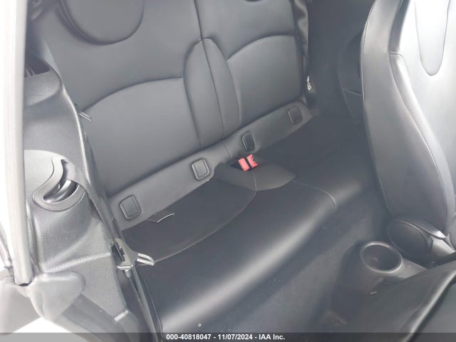 2011 MINI COOPER WMWZN3C53BTZ78038 Photo 7