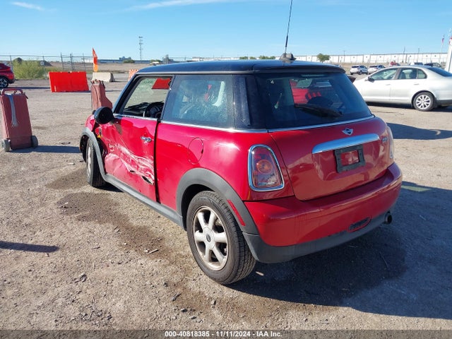 2009 MINI COOPER WMWMF33539TW71938 Photo 2