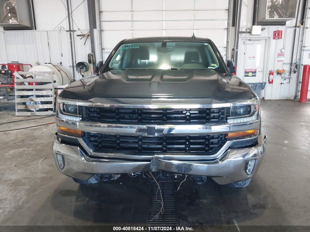 40818424 :رقم المزاد ، 3GCUKREC8JG410027 vin ، 2018 Chevrolet Silverado 1500 1lt مزاد بيع