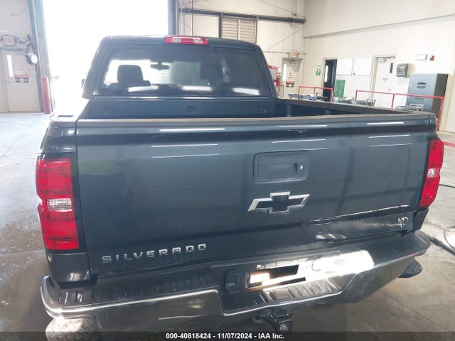 40818424 :رقم المزاد ، 3GCUKREC8JG410027 vin ، 2018 Chevrolet Silverado 1500 1lt مزاد بيع