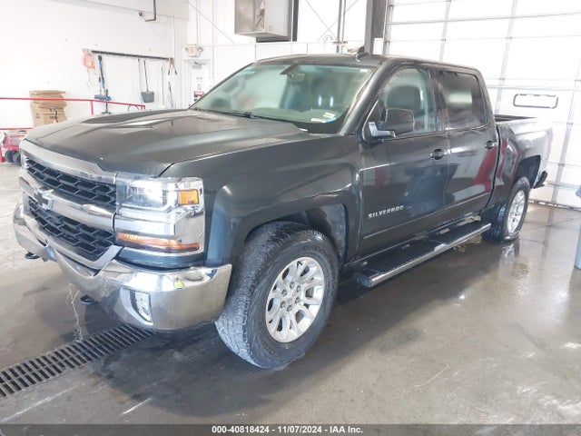 40818424 :رقم المزاد ، 3GCUKREC8JG410027 vin ، 2018 Chevrolet Silverado 1500 1lt مزاد بيع