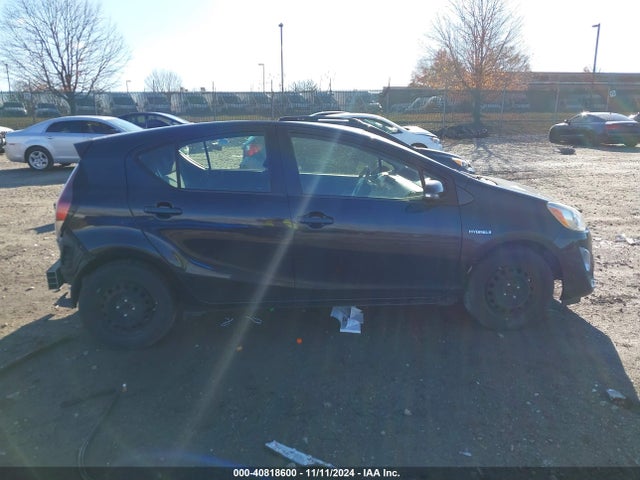 Toyota Prius C Two 2015 JTDKDTB38F1585435 Image 13