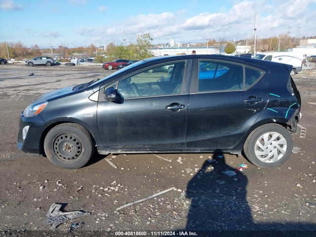 Toyota Prius C Two 2015 JTDKDTB38F1585435 Image 14